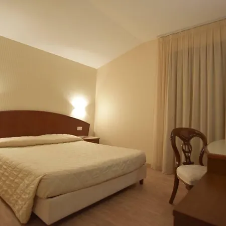 Roma Hotel 3*